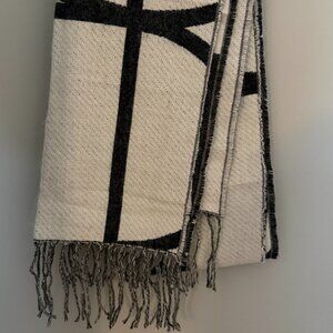H&M Geometric Pattern Oversized Scarf - Gray & White - Fringe Trim